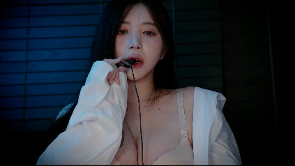 ASMR – 漫画咖啡馆老板的秘密  _ Yoon Ying